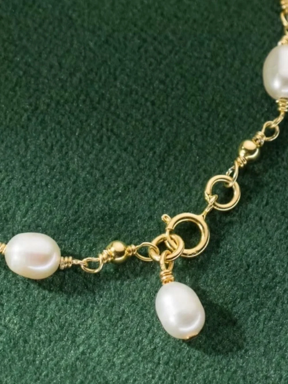 Gold Chain Bracelet with White Pearls